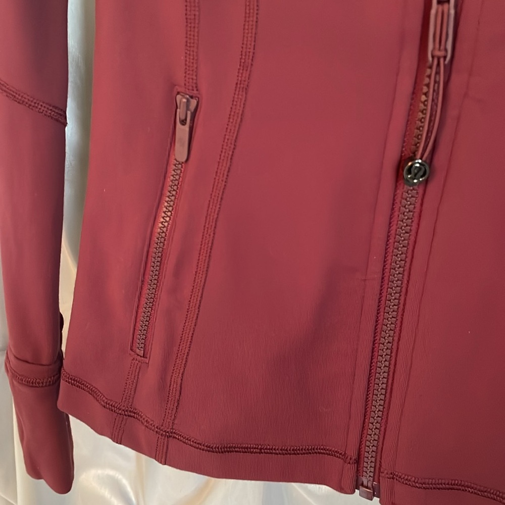 Lululemon Define Jacket
Red Merlot Size 6 - Picture 9 of 12